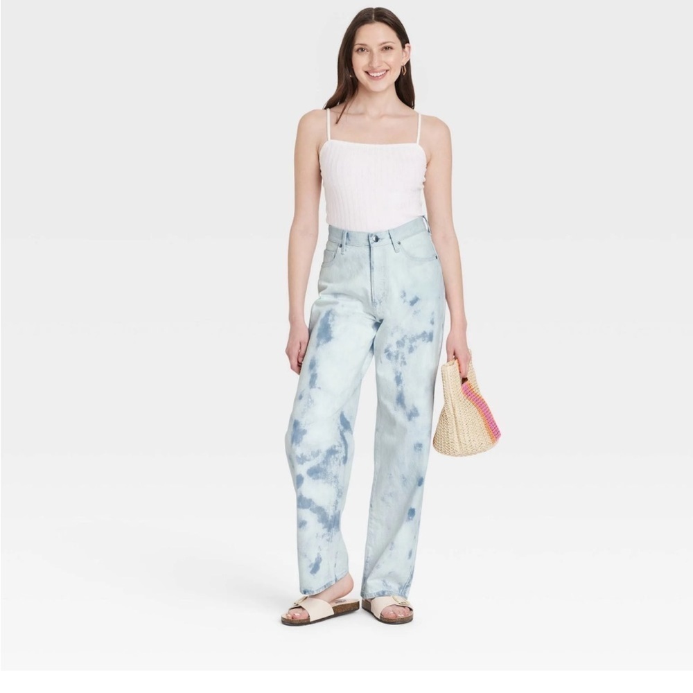 Women's Mid-Rise 90's Baggy Cloud Jeans - Universal Thread Light Wash new